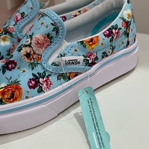 New without box Floral Vans Girls Size 12